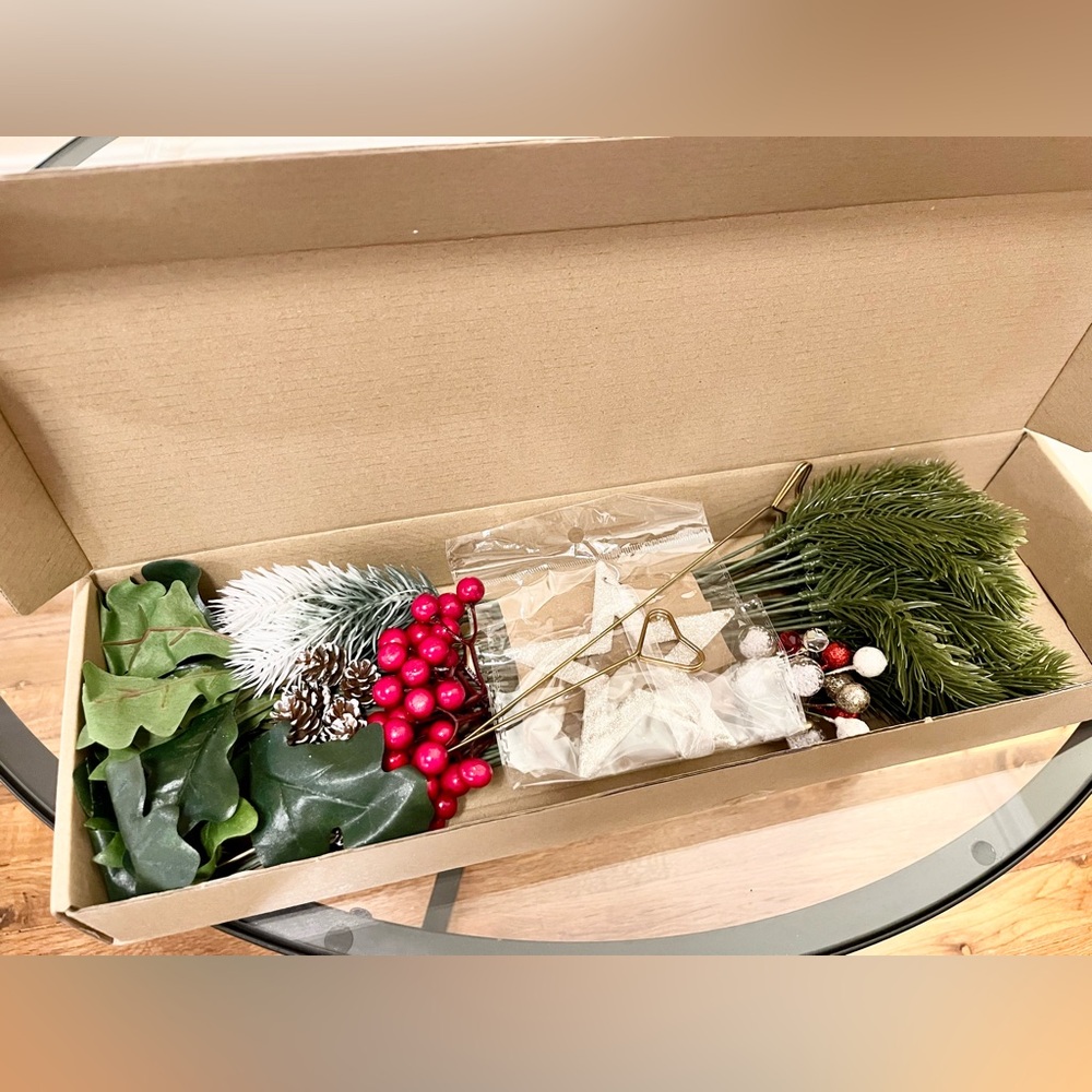 BRAND NEW Ling’s Moment Winter Holiday Decor